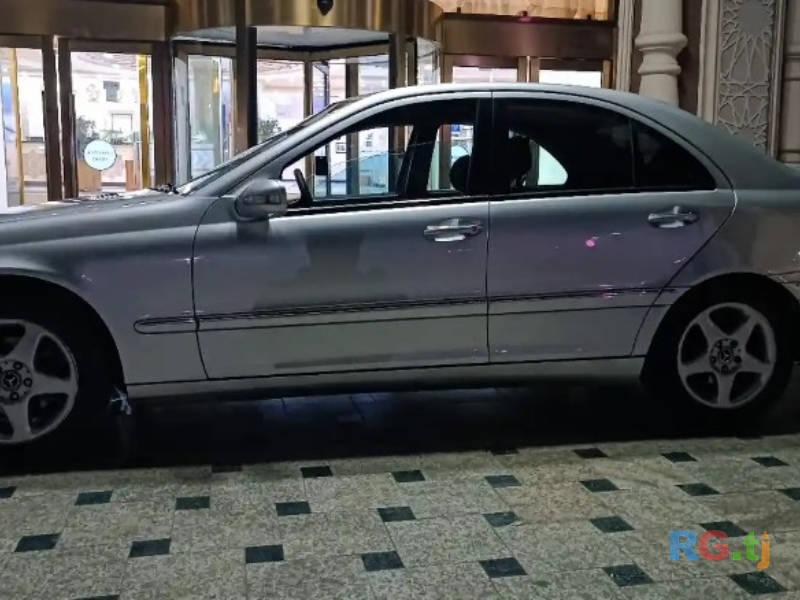 Mercedes-Benz 2.4 2002 г.