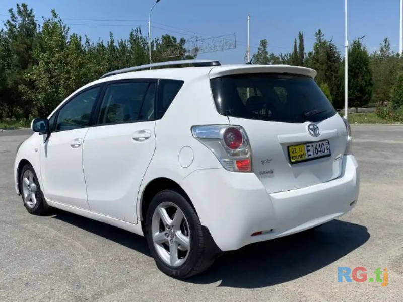Toyota Corolla Verso 2.2 2002 г.