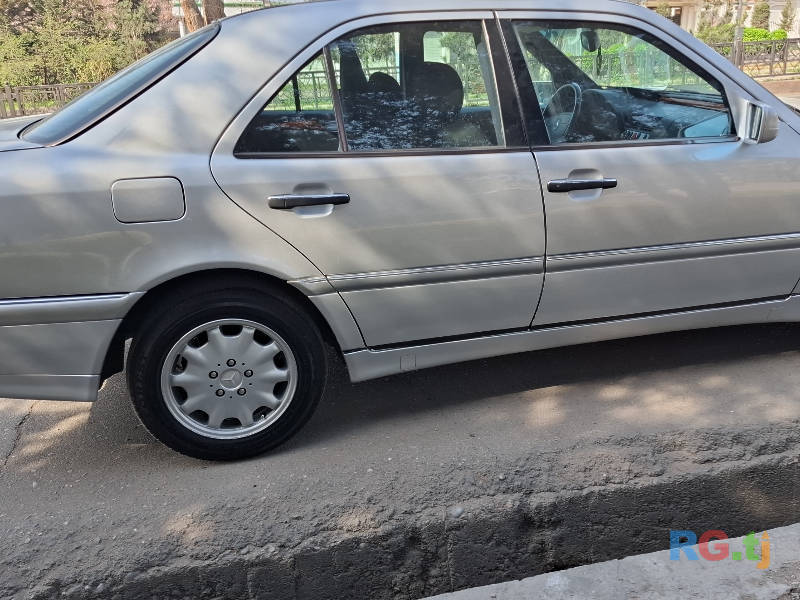 Mercedes-Benz 1.8 2000 г.
