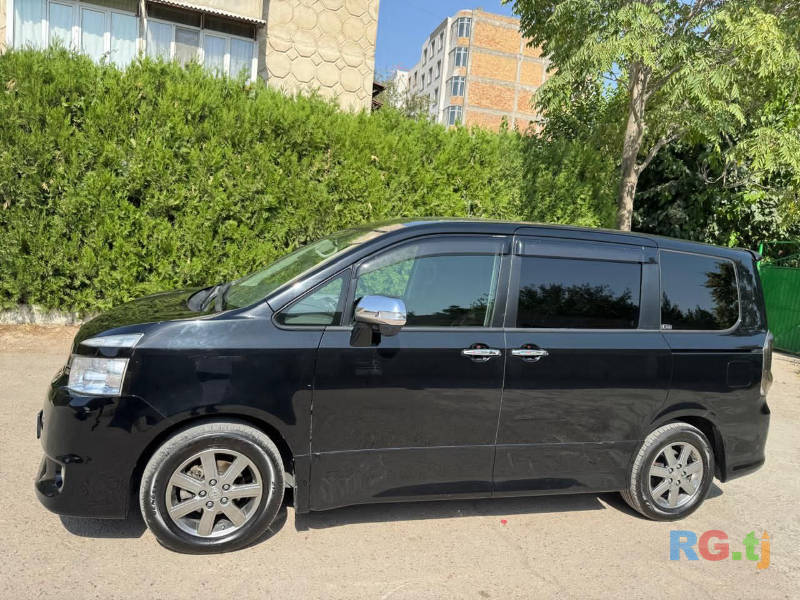 Toyota Voxy 2 2.0 2009 г.
