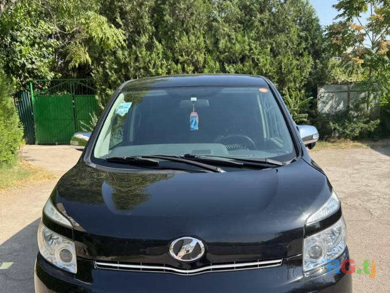 Toyota Voxy 2 2.0 2009 г.