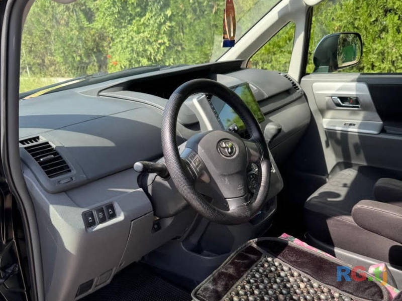 Toyota Voxy 2 2.0 2009 г.