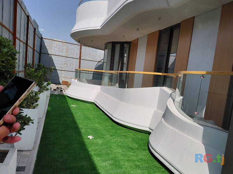 Мастер по установке искусственного газона